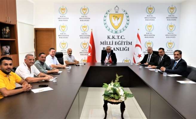 Çavuşoğlu, KKTC’deki öğrenci yurtlarının temsilcileriyle araya geldi (2) Çavuşoğlu, KKTC’deki öğrenci yurtlarının temsilcileriyle araya geldi