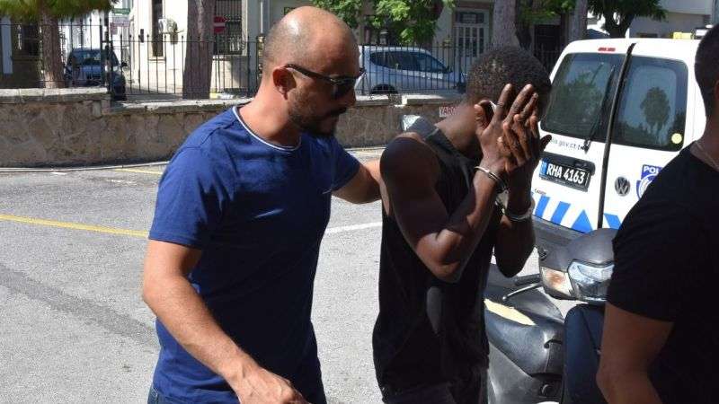 Aracıyla kaza yapan zanlıda uyuşturucu madde bulundu Aracıyla kaza yapan zanlıda uyuşturucu madde bulundu