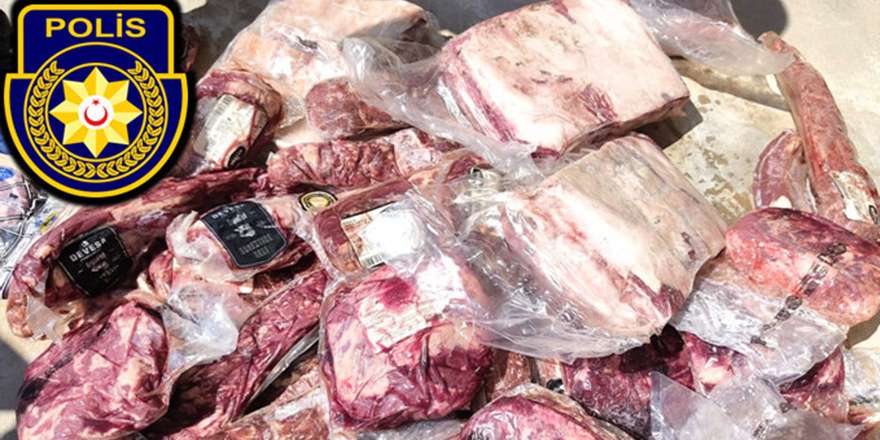 Lefkoşa Metehan Sınır Kapısı'nda 93 kilo kaçak et ele geçirildi. Polis bir kişiyi tutukladı. Lefkoşa Metehan Sınır Kapısı'nda 93 kilo kaçak et ele geçirildi. Polis bir kişiyi tutukladı.