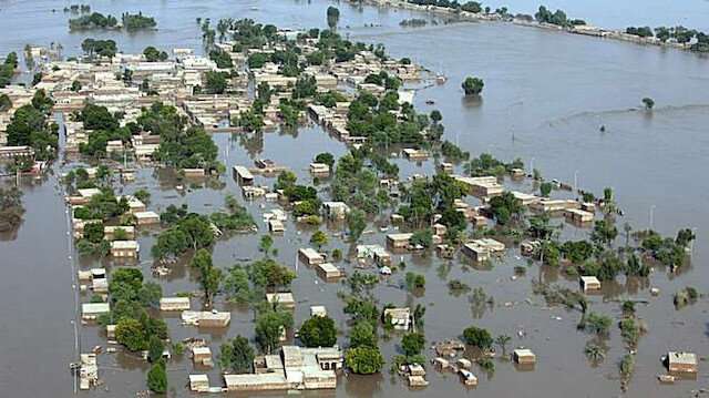 Pakistan'da 14 Haziran'dan bu yana etkili muson yağmurları sebebiyle hayatını kaybedenlerin sayısı 1208 oldu. Pakistan'da 14 Haziran'dan bu yana etkili muson yağmurları sebebiyle hayatını kaybedenlerin sayısı 1208 oldu.