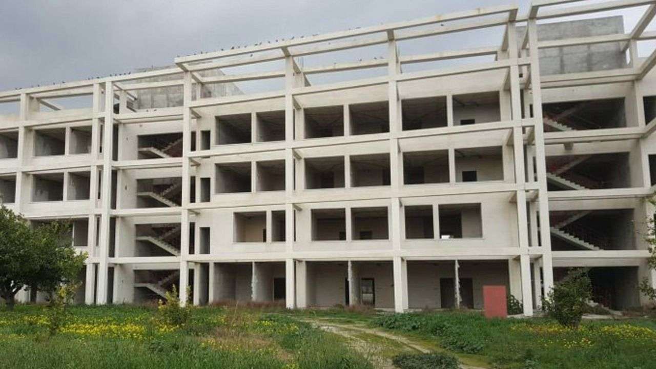 21 Girne Hastanesi Girne Hastanesi