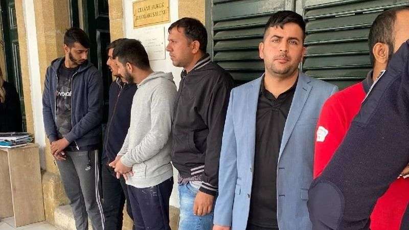 7 Uluslararası Kıbrıs Üniversitesi (UKÜ) kampüsü içerisinde meydana gelen “Vahim Zarar”, “Ciddi Tecavüzü Alet Taşıma” ve “Korkutmak Amacıyla Tehlikeli Silah Taşımak” suçlarından tutuklanan zanlılar Asıf Khan, Muhammad Aoıb, Malina Amiri Sıkandar Javed, Nadecm Akhtar, Adnan Khadım mahkeme huzuruna çıkarıldılar. Uluslararası Kıbrıs Üniversitesi (UKÜ) kampüsü içerisinde meydana gelen “Vahim Zarar”, “Ciddi Tecavüzü Alet Taşıma” ve “Korkutmak Amacıyla Tehlikeli Silah Taşımak” suçlarından tutuklanan zanlılar Asıf Khan, Muhammad Aoıb, Malina Amiri Sıkandar Javed, Nadecm Akhtar, Adnan Khadım mahkeme huzuruna çıkarıldılar.