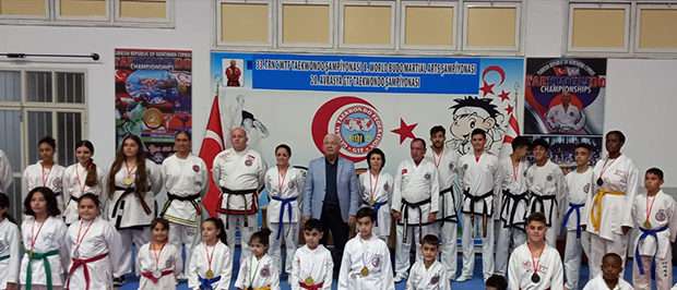 Taekwondo Judo Karate Aİkido Federasyonu tarafından organize edilen cumhuriyet Kırış Müsabakaları önceki akşam yapıldı. Taekwondo Judo Karate Aİkido Federasyonu tarafından organize edilen cumhuriyet Kırış Müsabakaları önceki akşam yapıldı.