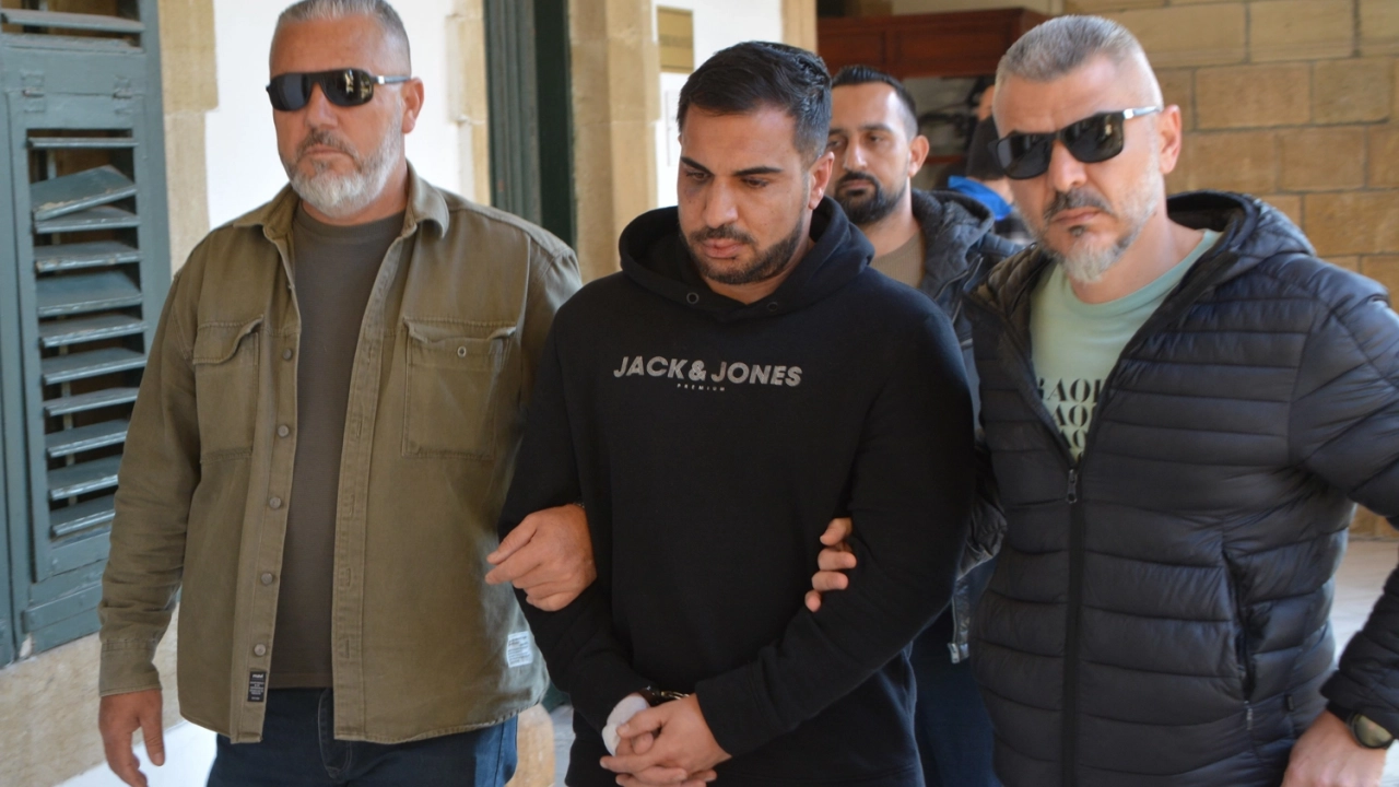 mahkeme-uyustrucu Beyaz Andreas Georgiou Beyaz Andreas Georgiou