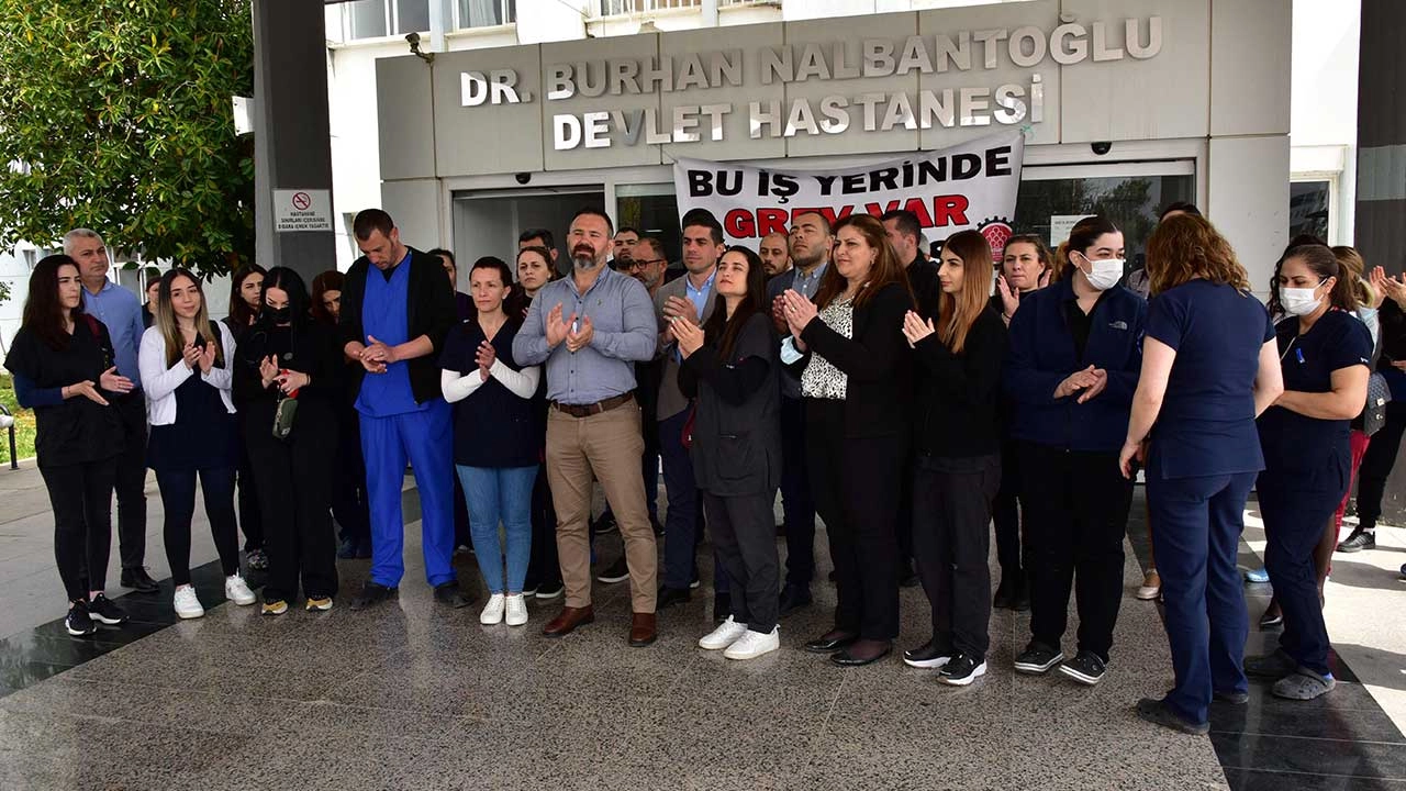 Bengihan: Ne oturursunuz yani orada? Bengihan: Ne oturursunuz yani orada?