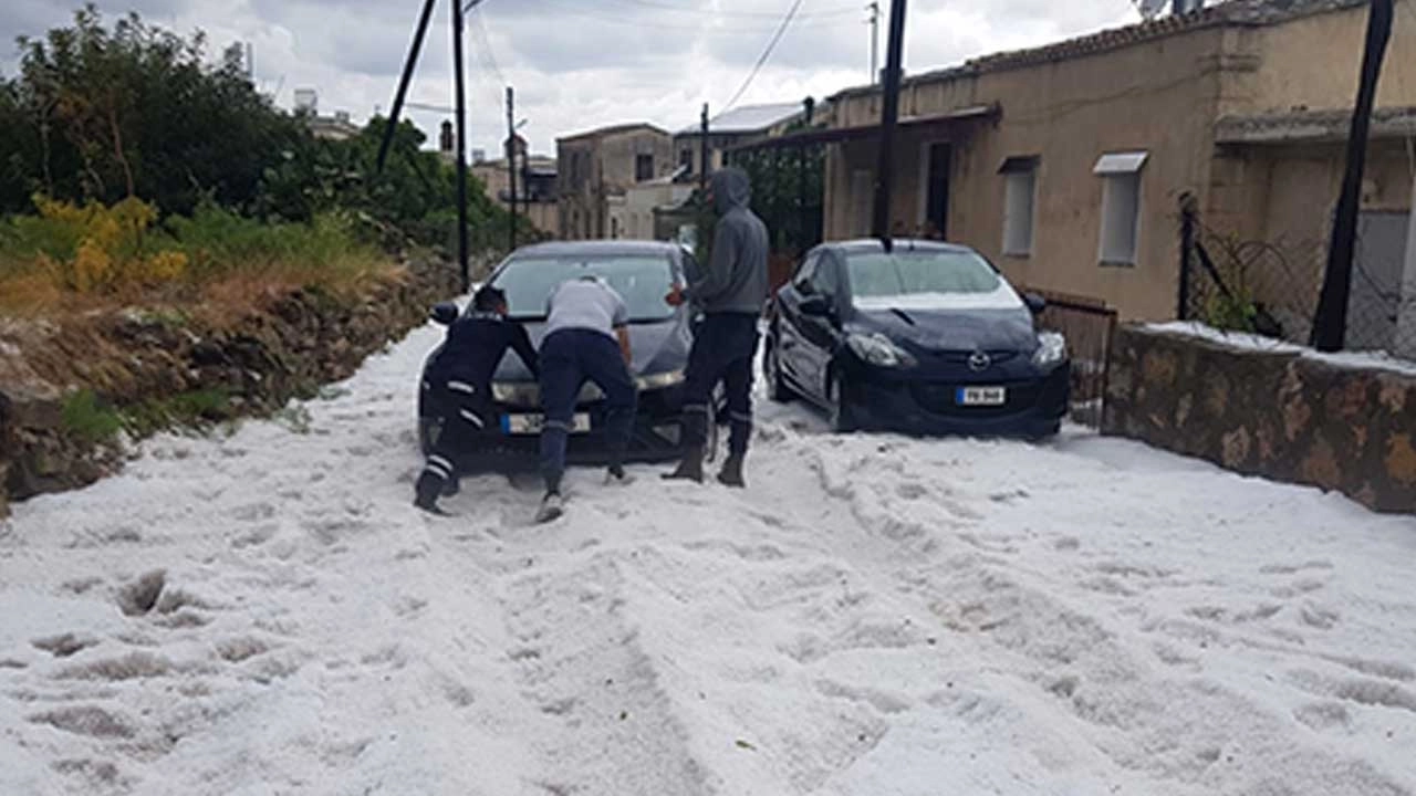 Esentepe'yi dolu vurdu Esentepe'yi dolu vurdu