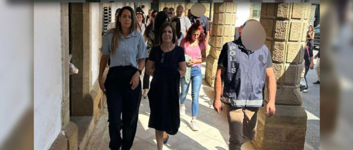 Sibel Siber ve Gizem Karagözlü Sibel Siber ve Gizem Karagözlü