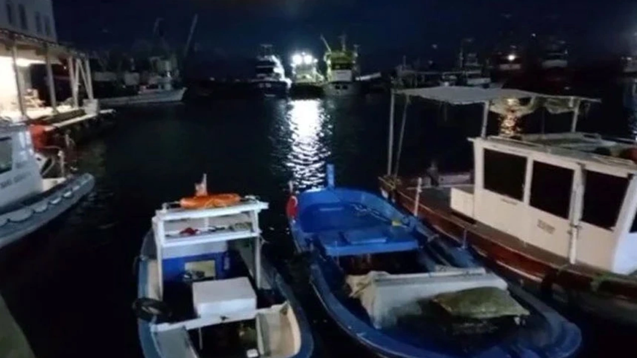 İzmir'de balıkçı teknesi battı İzmir'de balıkçı teknesi battı