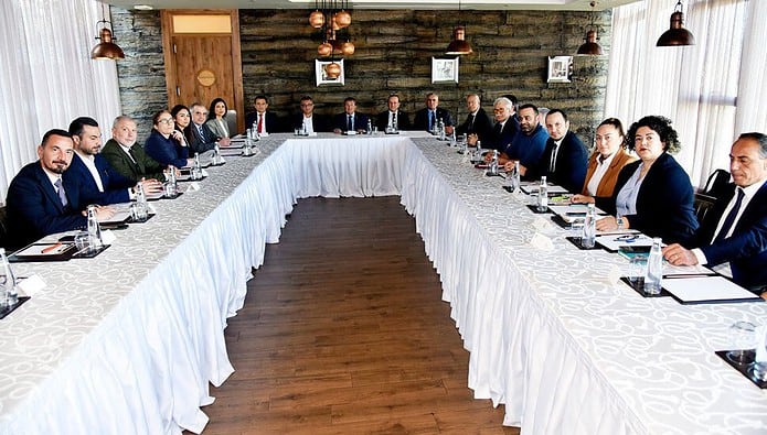 İsias Otel davası Başbakan Üstel başkanlığındaki İsias Otel davası Başbakan Üstel başkanlığındaki