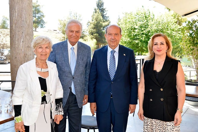 tatar-cifti-ediz-hun--1- Cumhurbaşkanı Tatar ve eşi Sibel Tatar Cumhurbaşkanı Tatar ve eşi Sibel Tatar