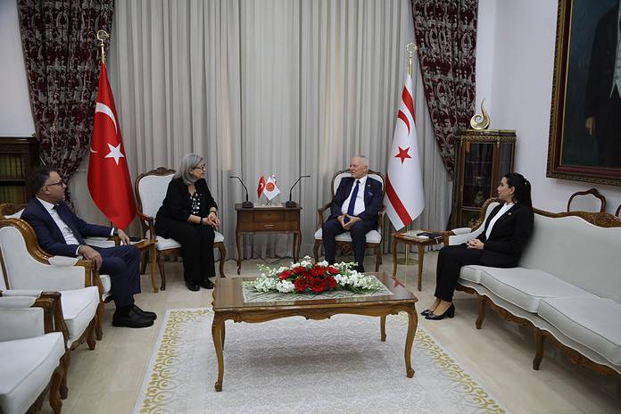 Meclis Başkanı Töre, Özerdağ ve Şefik’i kabul etti tore-yuksek-mahkeme-baskanlari-kabul--4- Meclis Başkanı Töre, Özerdağ ve Şefik’i kabul etti