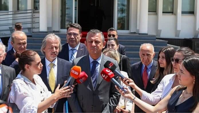 CHP Genel Başkanı Özel, KKTC'de gazetecilerin sorularını yanıtladı CHP Genel Başkanı Özel, KKTC'de gazetecilerin sorularını yanıtladı