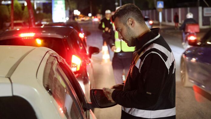 denetimyeni27 4 saatte 8 binden fazla sürücü kontrol edildi 4 saatte 8 binden fazla sürücü kontrol edildi