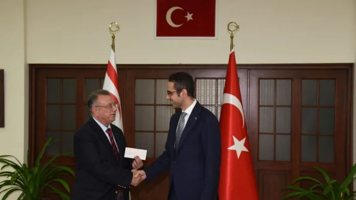TC Lefkoşa Büyükelçiliği’nden KŞK’ya 100 bin dolar katkı TC Lefkoşa Büyükelçiliği’nden KŞK’ya 100 bin dolar katkı