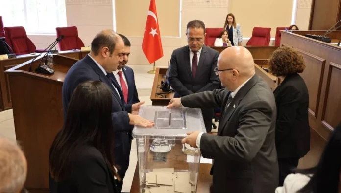 Ziya Öztürkler için 4’üncü tur oylamada da salt çoğunluk sağlanamadı Ziya Öztürkler için 4’üncü tur oylamada da salt çoğunluk sağlanamadı
