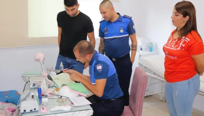 Gazimağusa Belediyesi izinsiz faaliyet gösteren iki şahsa 80 bin TL ceza kesti Gazimağusa Belediyesi izinsiz faaliyet gösteren iki şahsa 80 bin TL ceza kesti