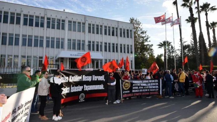 Orta öğretim öğretmenlerinden Başbakanlık önünde eylem… Orta öğretim öğretmenlerinden Başbakanlık önünde eylem…
