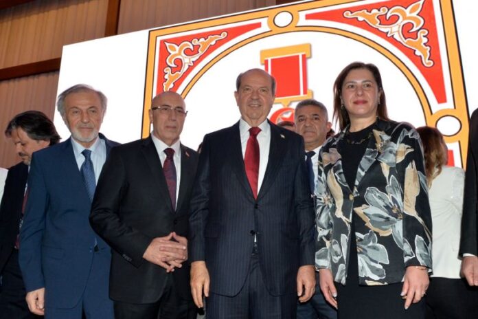 Cumhurbaşkanı Tatar’a “Türk Dünyası Üstün Hizmet Madalyası” verildi Cumhurbaşkanı Tatar’a “Türk Dünyası Üstün Hizmet Madalyası” verildi