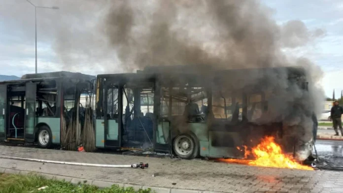 Haspolat’ta otobüs yangını! Haspolat’ta otobüs yangını!