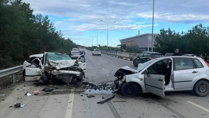 Girne-Alsancak Çevre Yolunda kaza meydana geldi. Üç kişi yaralandı Girne-Alsancak Çevre Yolunda kaza meydana geldi. Üç kişi yaralandı