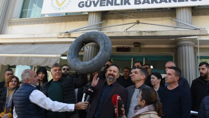eylemcalismahaber18 Kıbrıs İşçi ve Emekçi Sendikaları Federasyonu'ndan Çalışma Bakanlığı'nda eylem Kıbrıs İşçi ve Emekçi Sendikaları Federasyonu'ndan Çalışma Bakanlığı'nda eylem