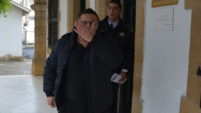 İranlı Kourosh Mohammadi mahkeme-hirsizlik-kacak-2 İranlı Kourosh Mohammadi