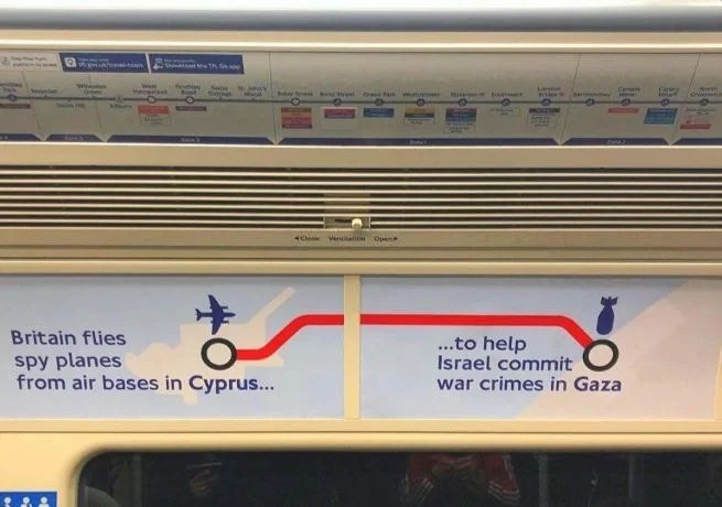 Londra Metrosu’nda İngiliz Yönetimi’ne Kıbrıs eleştirisi Londra Metrosu’nda İngiliz Yönetimi’ne Kıbrıs eleştirisi