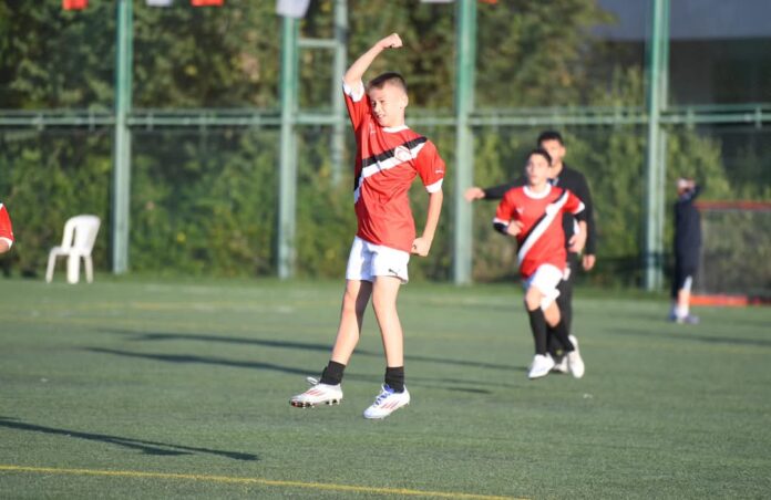 Çocuklarımız Mersin'de gururlandırıyor Çocuklarımız Mersin'de gururlandırıyor