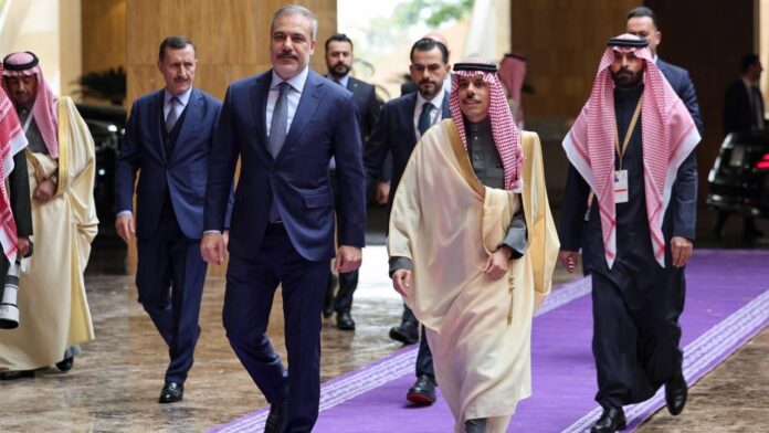 Bakan Fidan, Riyad'da düzenlenen Suriye toplantısına katıldı Bakan Fidan, Riyad'da düzenlenen Suriye toplantısına katıldı