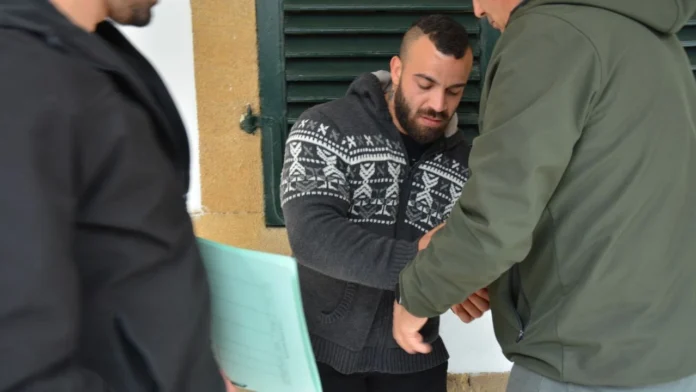 11 gram hintkeneviriyle yakalanan zanlı tutuklandı 11 gram hintkeneviriyle yakalanan zanlı tutuklandı