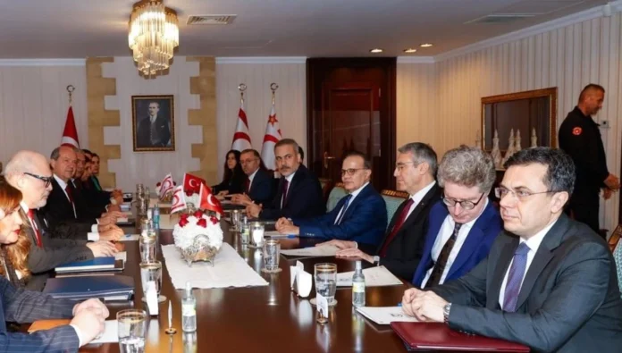 Cumhurbaşkanı Tatar ile TC Dışişleri Bakanı Fidan heyetler arası görüşmeye geçti Cumhurbaşkanı Tatar ile TC Dışişleri Bakanı Fidan heyetler arası görüşmeye geçti
