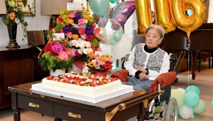 Dünyanın en yaşlı insanı olan Tomiko Itooka, 116 yaşında hayatını kaybetti. 1908 yılında doğan Tomiko, voleybol oyuncusuydu. 3 bin 67 metrelik Ontake Dağı'na iki kez tırmanmıştı. Dünyanın en yaşlı insanı olan Tomiko Itooka, 116 yaşında hayatını kaybetti. 1908 yılında doğan Tomiko, voleybol oyuncusuydu. 3 bin 67 metrelik Ontake Dağı'na iki kez tırmanmıştı.