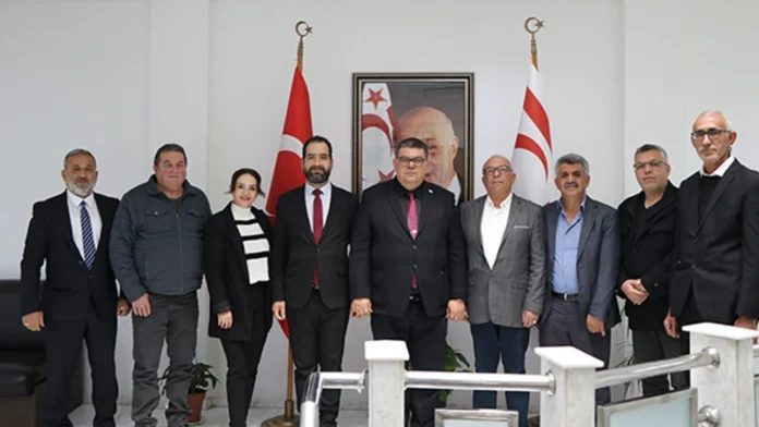 Maliye Bakanı Özdemir Berova, Alevi Kültür Merkezi Derneği’ni kabul etti Maliye Bakanı Özdemir Berova, Alevi Kültür Merkezi Derneği’ni kabul etti