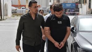 Lefkoşa’da Bıçaklı Saldırıdan Yargılanan Enes Karasakal’a 2 Yıl Hapis Cezası Lefkoşa’da Bıçaklı Saldırıdan Yargılanan Enes Karasakal’a 2 Yıl Hapis Cezası