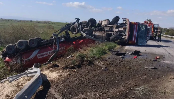 İskele - Ercan Anayolu'nda Trafik Kazası: Yol Çift Yönlü Kapandı İskele - Ercan Anayolu'nda Trafik Kazası: Yol Çift Yönlü Kapandı