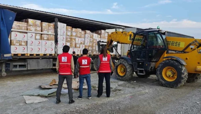 Türk Kızılay Kıbrıs Türk Kızılay’a 3 tır insani yardım malzemesi bağışladı Türk Kızılay Kıbrıs Türk Kızılay’a 3 tır insani yardım malzemesi bağışladı