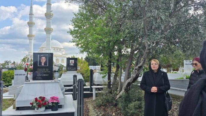 Deniz Nasıfoğlu ölümünün 5. yılında kabri başında anıldı Deniz Nasıfoğlu ölümünün 5. yılında kabri başında anıldı