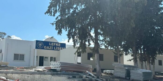 Lefke Gazi Lisesi’nin yıkılmasına izin vermeyeceklerini bildiren STÖ'lerden Eğitim Bakanı’na çağrı Lefke Gazi Lisesi’nin yıkılmasına izin vermeyeceklerini bildiren STÖ'lerden Eğitim Bakanı’na çağrı
