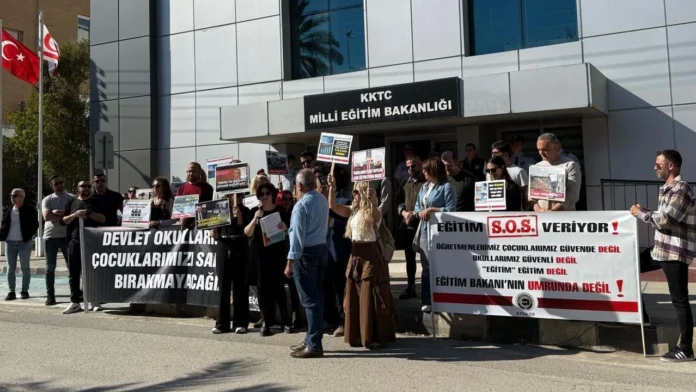 KTOEÖS, Milli Eğitim Bakanlığı önünde eylem yaptı