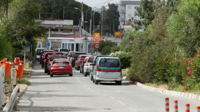 Bostancı Sınır Kapısı’nda kuyruk 500 metreye ulaştı! Bostancı Sınır Kapısı’nda kuyruk 500 metreye ulaştı!