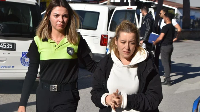 Eyüp Akpolat (25), ZPK 191 plakalı aracıyla kuzey istikametine doğru seyir halindeyken direksiyon hakimiyetini kaybetti. Kontrolden çıkan araç, yol içerisinde kayarak yolun sol kısmında cepte park halinde bulunan SY 517, LV 181 ve FN 758 plakalı üç araca çarptı.