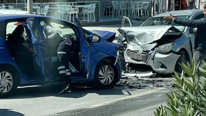yaralilar-haber-23 Girne’de Trafik Kazasında 4 Kişi Yaralandı, Soruşturma Devam Ediyor