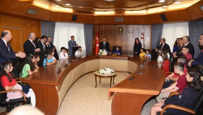 Bakanlık koltukları çocuklara devredildi