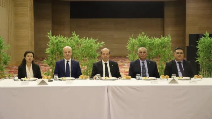 yeni-proje-4-10-1 KKTC'de bulunan YÖK heyeti onuruna yemek düzenlendi