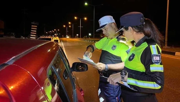 3 ilçede trafik denetimi: 15 araç trafikten men edildi, 4 kişi tutuklandı!