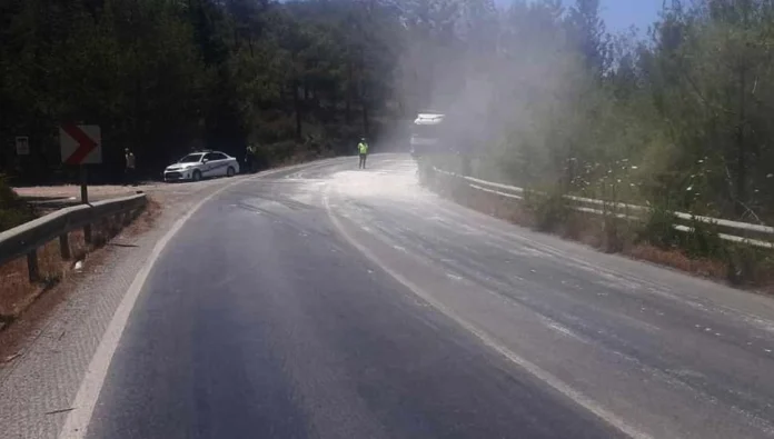 Girne-Değirmenlik yolunda kazanın ardından kumlama yapıldı