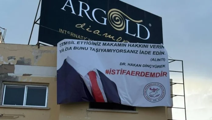 KTHES’ten dikkat çeken Dinçyürek pankartı: İstifa erdemdir