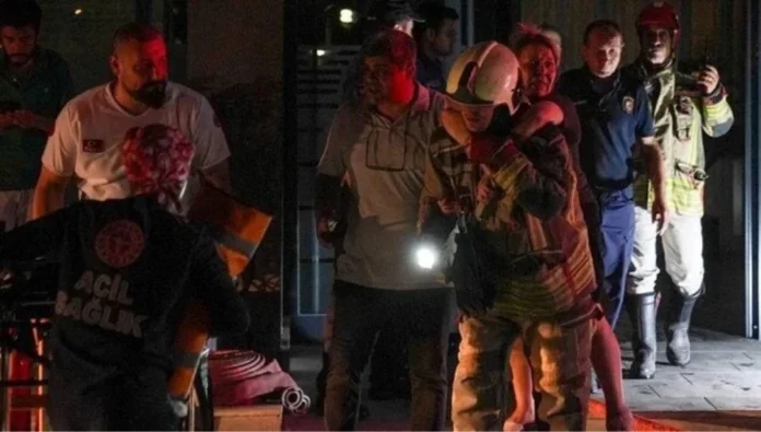 Ankara'da 26 katlı binada yangın: 1'i bebek 3 kişi hayatını kaybetti