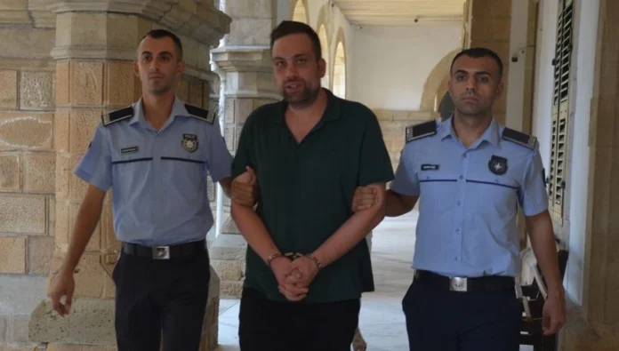 Ercan'da polise saldırdı: Burayı babam kurtardı, kimse beni uçaktan indiremez