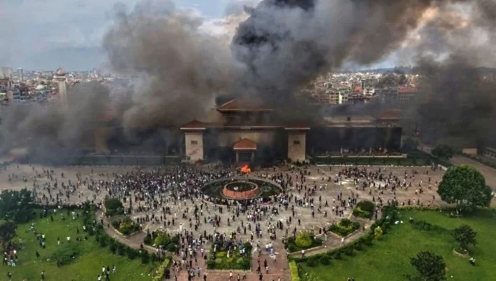 Nepal'in ilk kadın başbakanı görevde: 5 günlük kaos bitti mi?